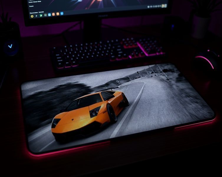 Ігрова поверхня Work Place CR LAMBORGHINI &mdash; велика gaming surface з динамічним автомобільним принтом для миші та клавіатури.