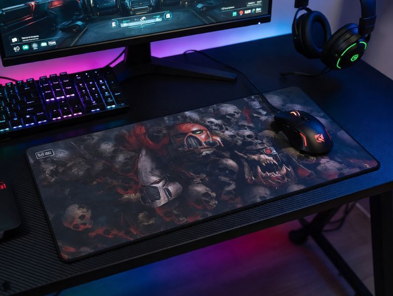 Gaming mouse pad Work Place Shop Warhammer Skull &mdash; великий килимок для миші з тематичним черепом у темному стилі